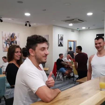 Ai Hostel *